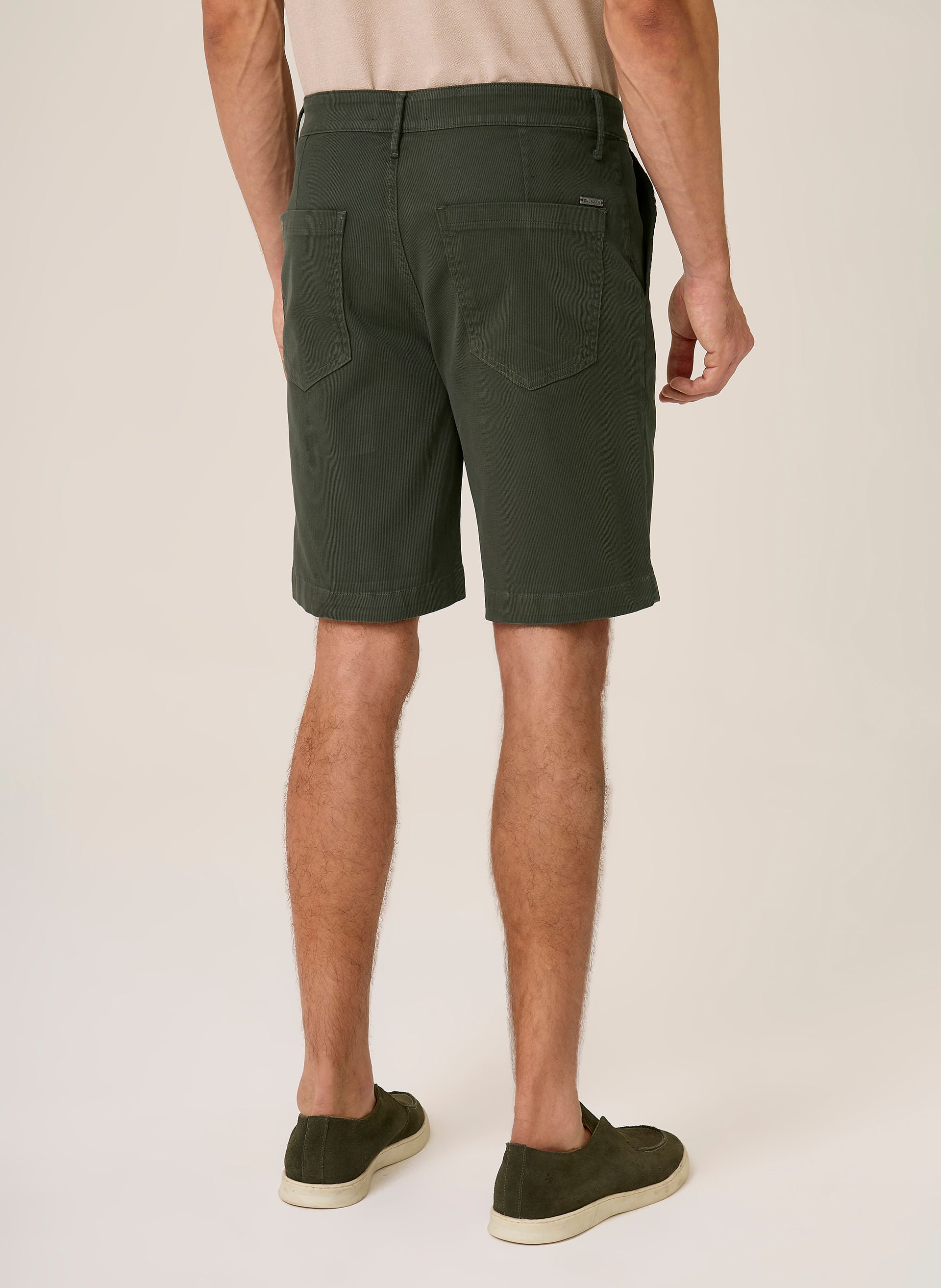 Bermuda Right Sarja Textura Masculina Verde Escuro Confortável Estilo