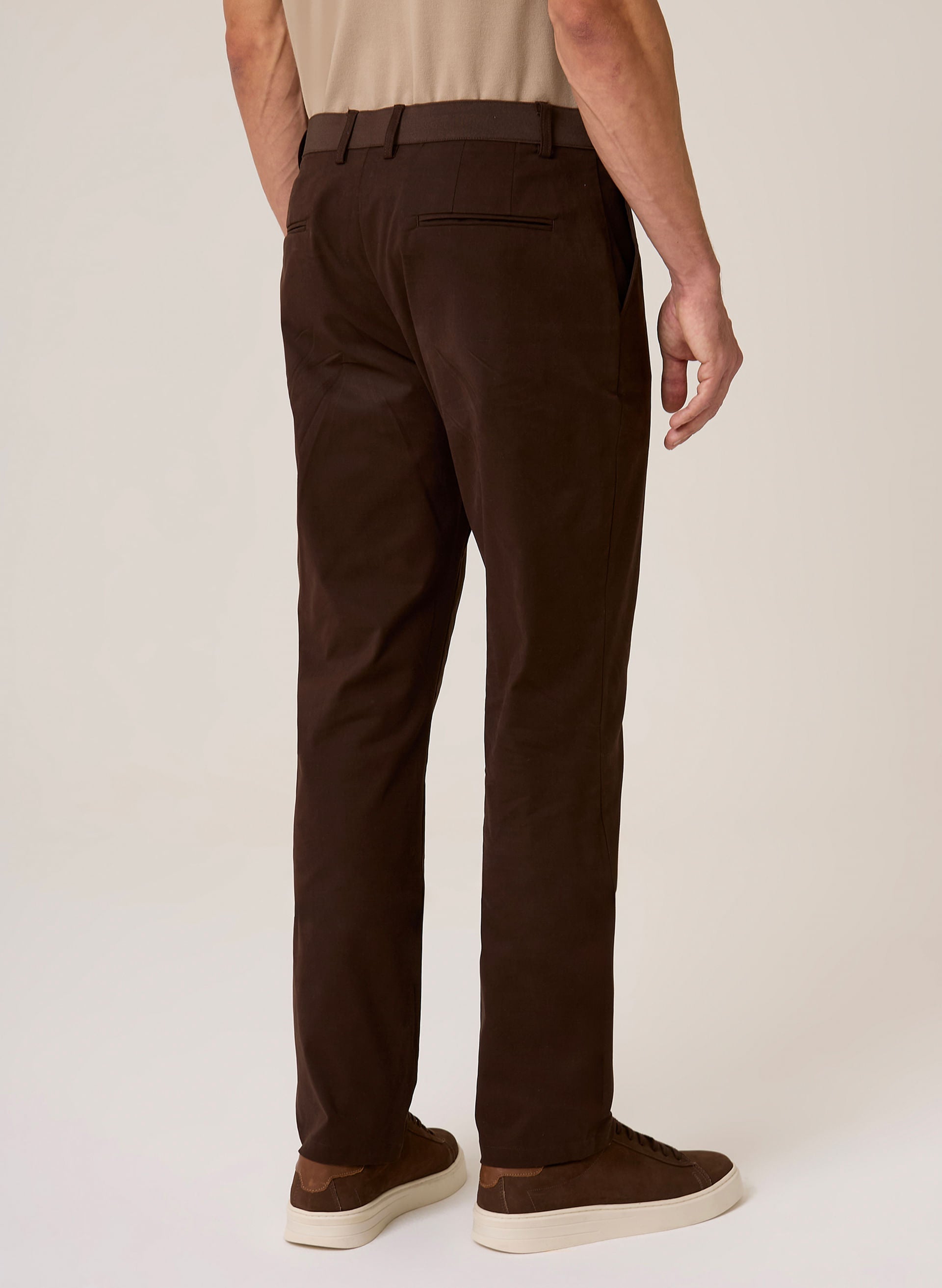 Calça Sarja Slim Fit Masculina com Elástico Confortável Marrom