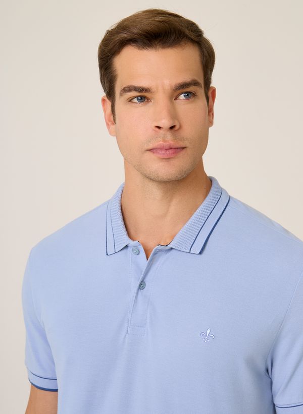 Polo Masculina Regular Fit Flex com Textura e Gola Dudalina Azul Claro