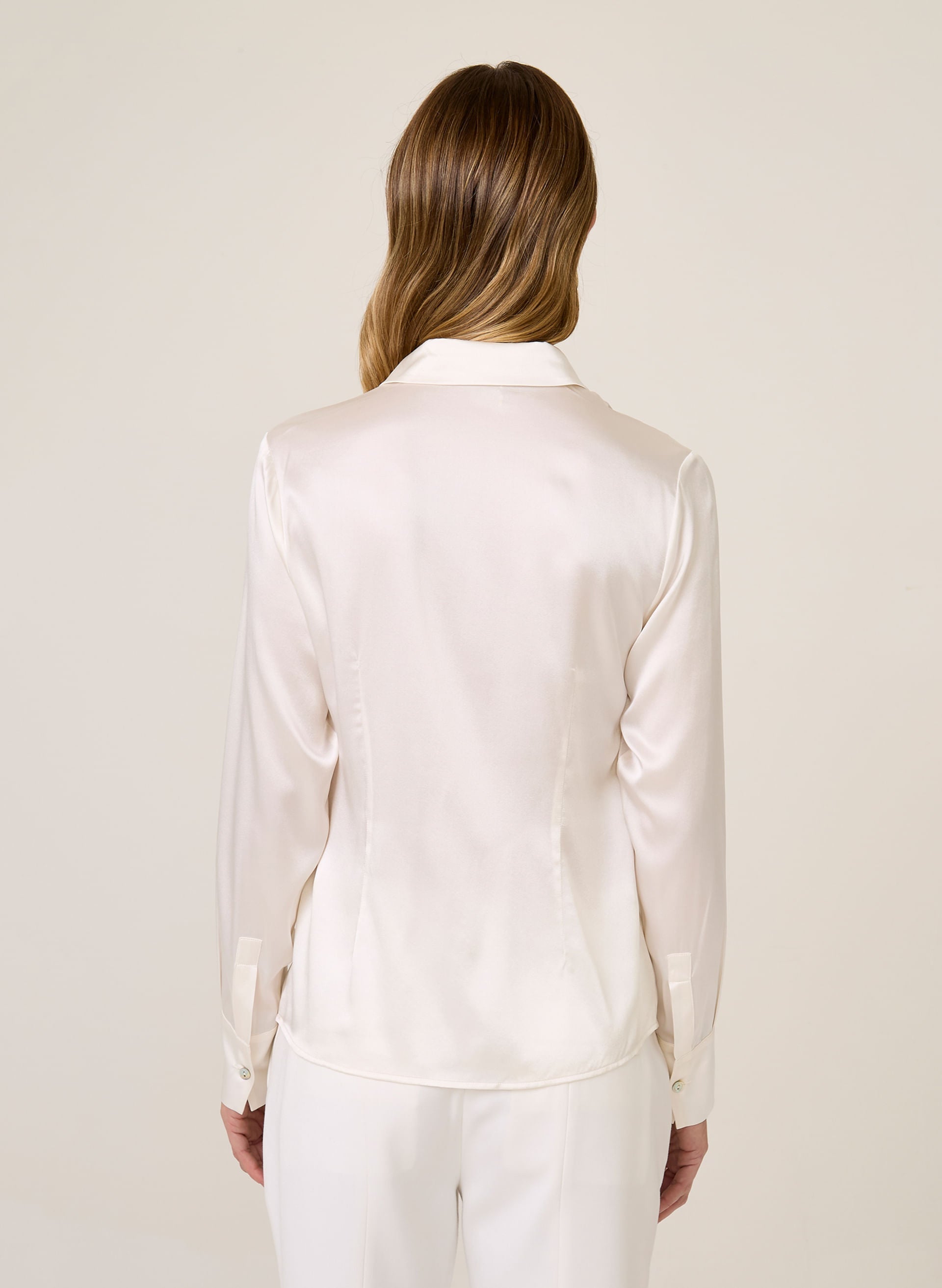 Camisa Feminina Slim Fit em Seda Lis Off White Elegante