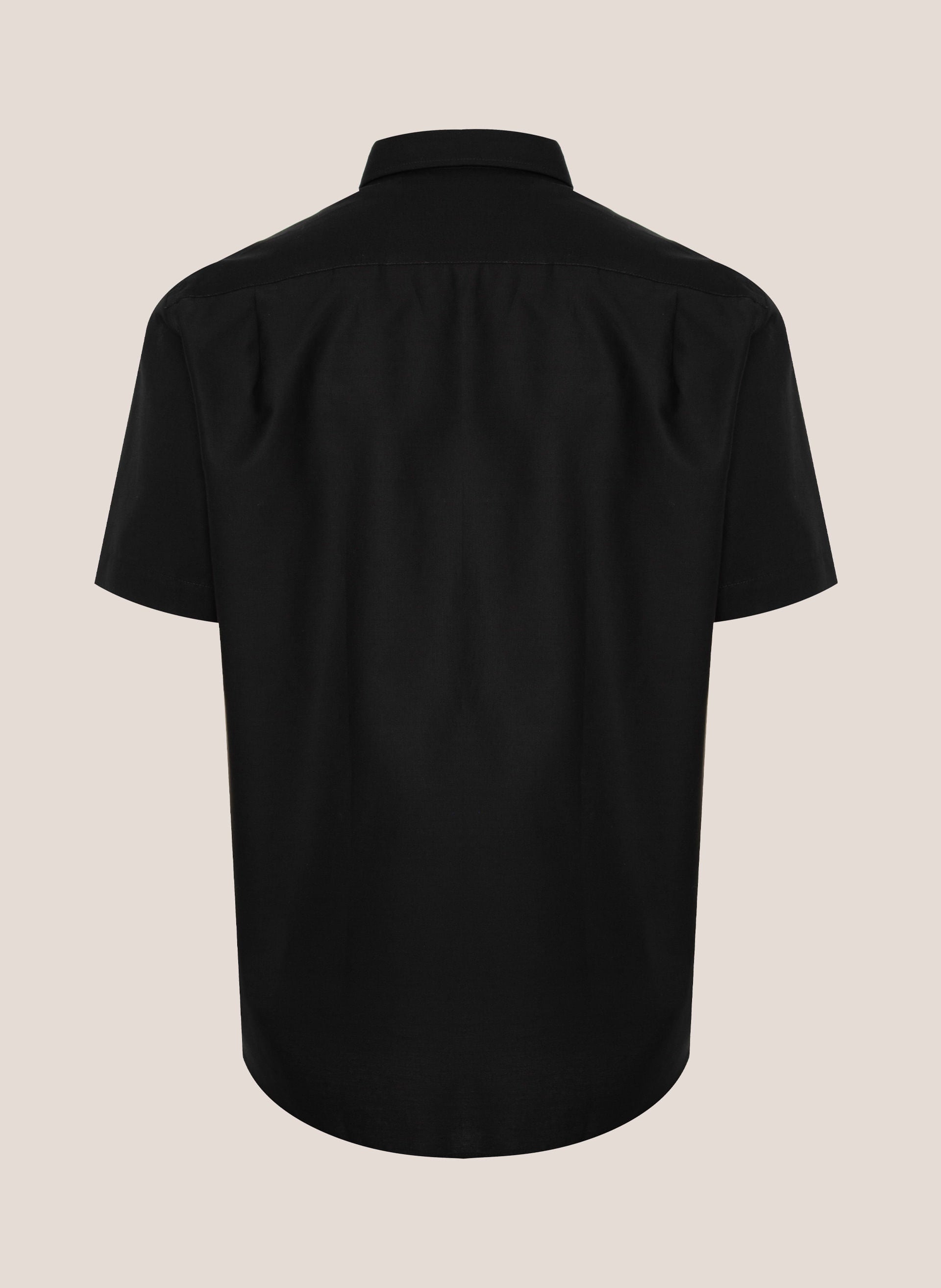 Camisa Comfort Fit Masculina Lisa Preta com Botões e Gola Tradicional
