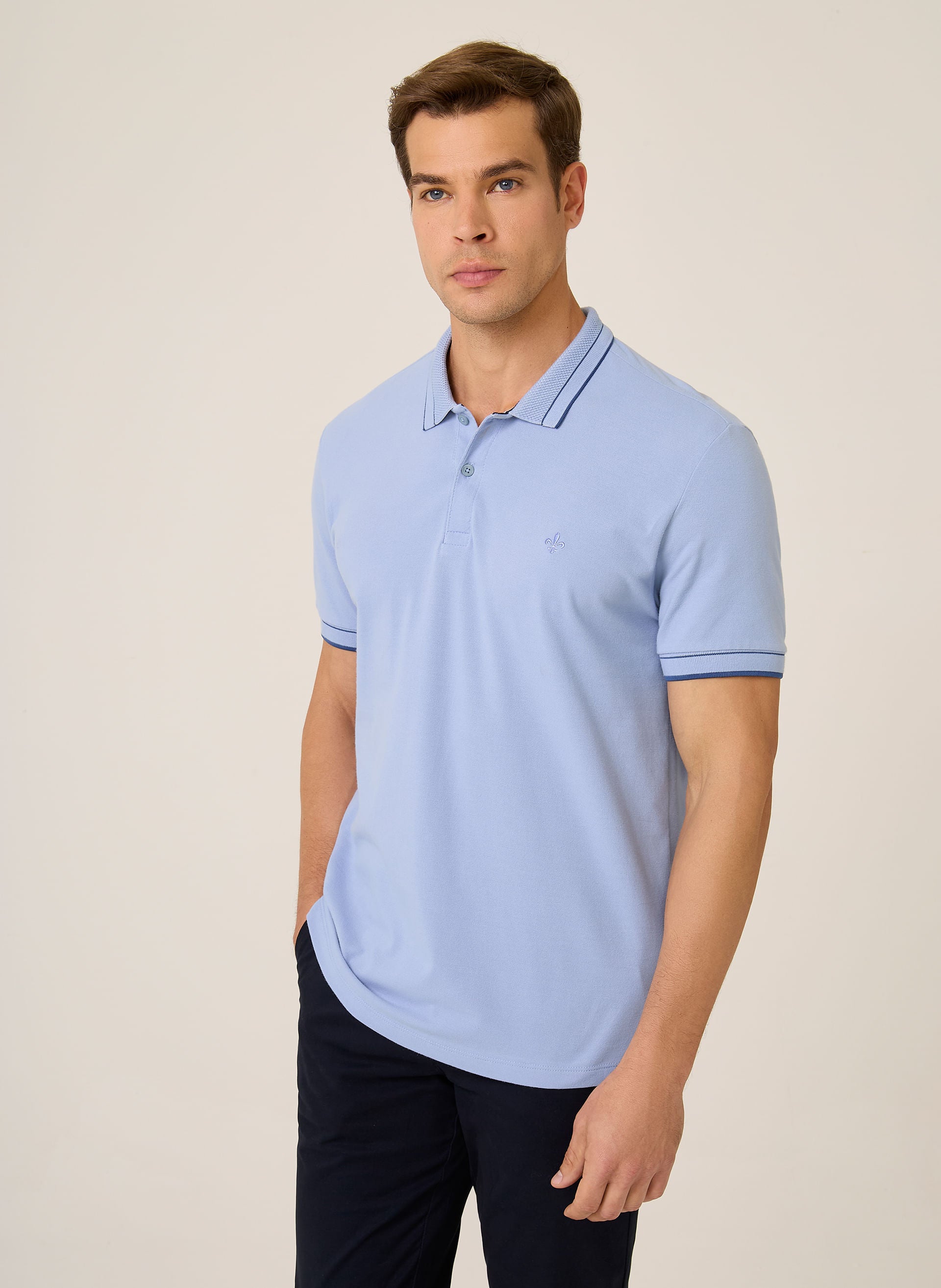 Polo Masculina Regular Fit Flex com Textura e Gola Dudalina Azul Claro
