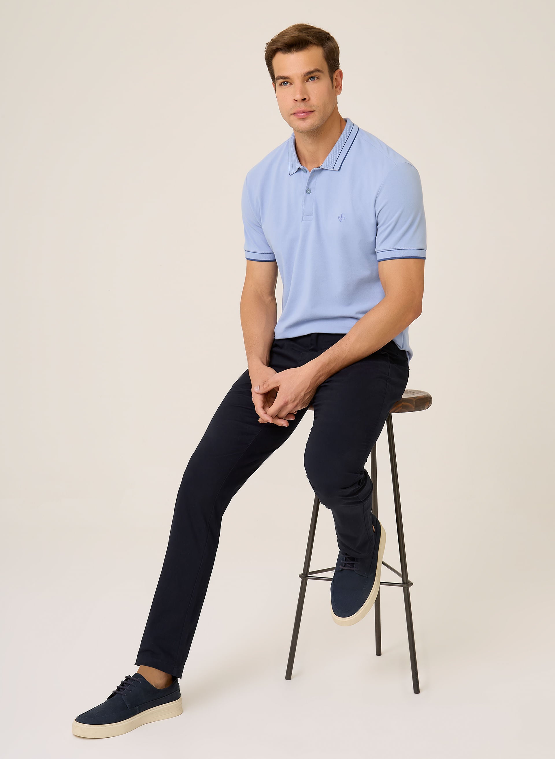 Polo Masculina Regular Fit Flex com Textura e Gola Dudalina Azul Claro